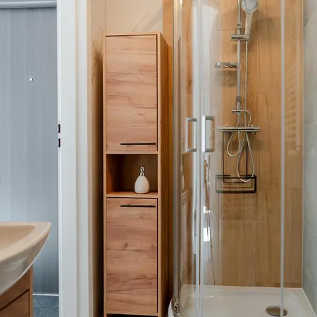 شقة Ok's - Blisko Centrum W Pelni Wyposazone - By Spaceapart يلينيا غورا